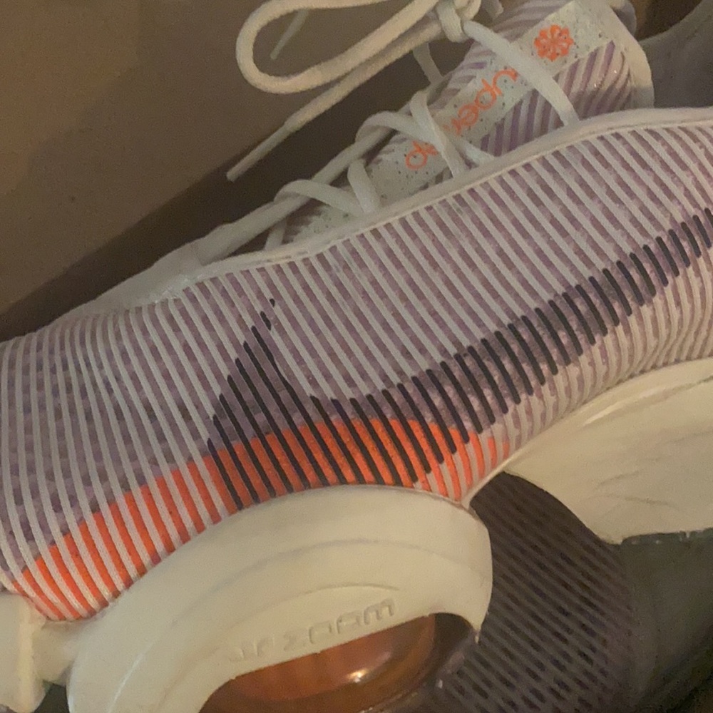 Nike Superzoom size 8 but would probably fit 7.5. Very Recently purchased. - Picture 5 of 6